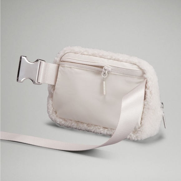 NWT Lululemon New Year Everywhere Belt Bag Fleece - Picture 6 of 9